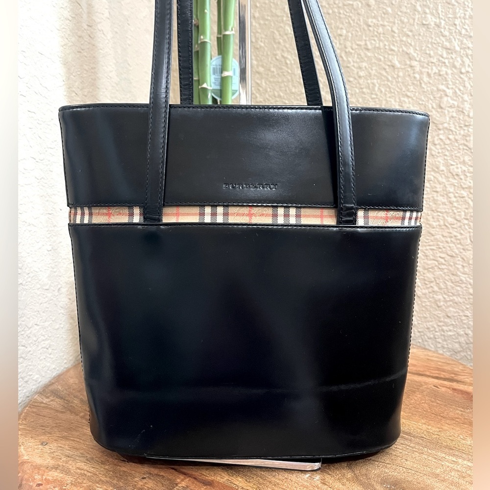 BURBERRY SMOOTH LEATHER SHOULDER BAG